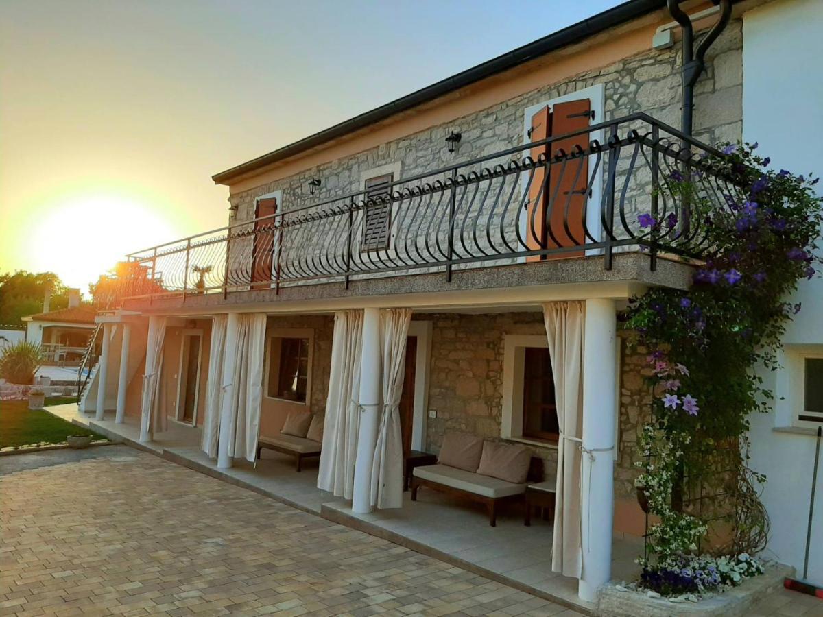 Villa Alma กาชเตลีร์ ภายนอก รูปภาพ